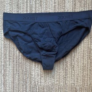 2xist Briefs